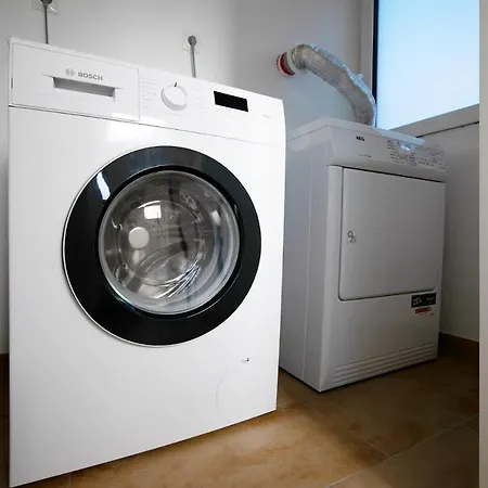 Sunlit Garden & Mountain شقة