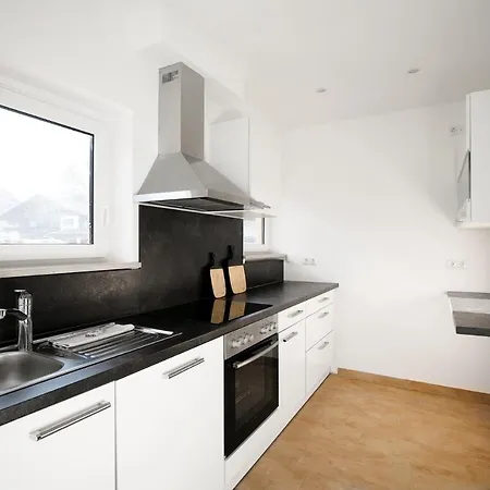 شقة Sunlit Garden & Mountain